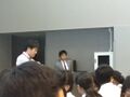 2016年7月頃、三田国際学園で山岡裕明と講演を行う