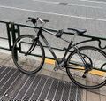 自転車に詳しい教徒によるとGIANTESCAPEではないかとのこと[125]